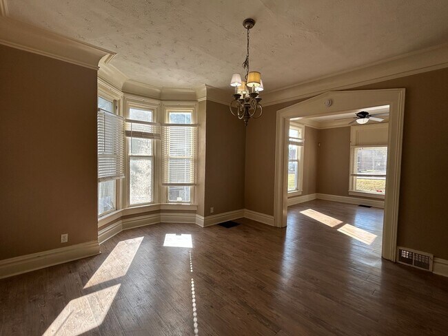 Building Photo - 3 Bedroom 1.5 bath home in Davenport