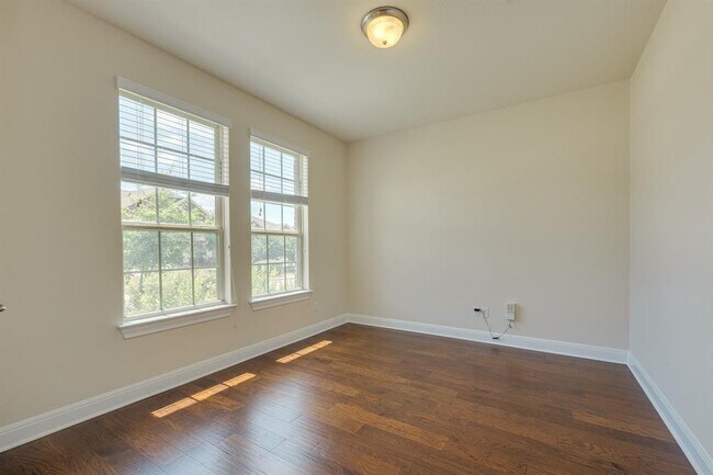 Foto del edificio - 4233 Privacy Hedge St