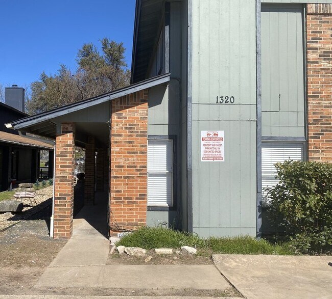 Foto del edificio - 1320 Southport Dr