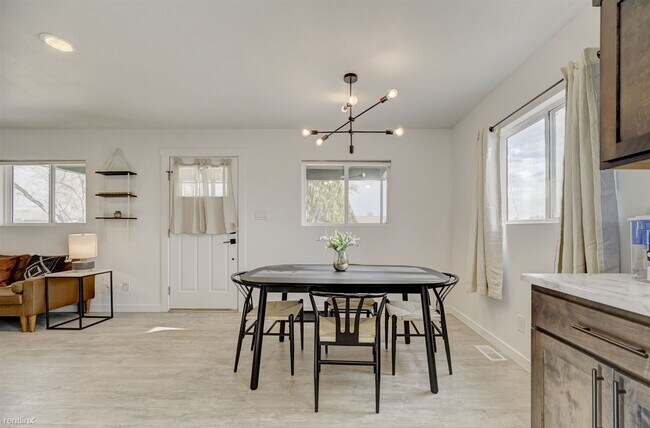 Foto del edificio - 3 br, 2 bath House - 2601 Norwich Avenue