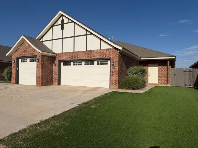 Building Photo - Luxury Town House in Southwest Lubbock