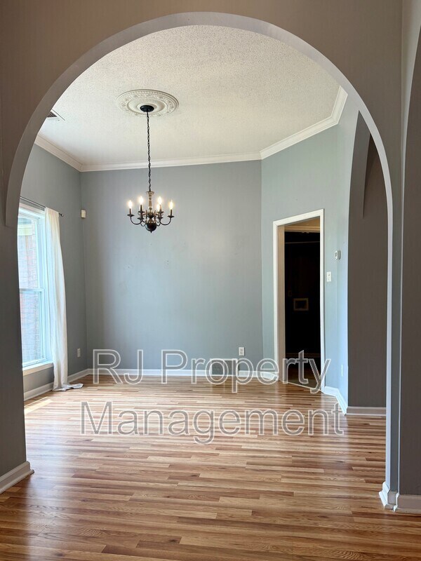 Foto del edificio - 6095 E Everett Hill Cir