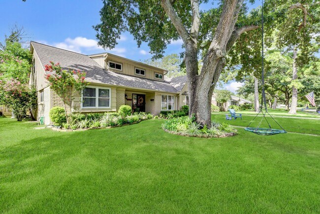 Foto del edificio - 10707 Piping Rock Ln
