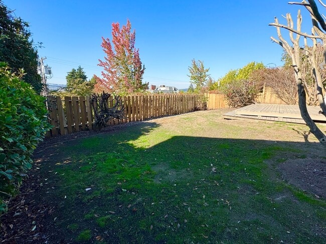 Foto del edificio - Charming Kirkland two bedroom one bath bun...