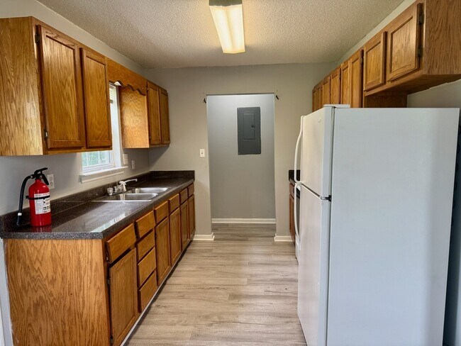 Foto del edificio - 3104 Sonya Dr NW