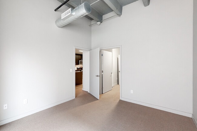 Building Photo - Roaster's Block
