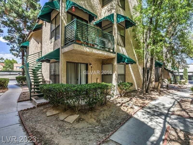Primary Photo - 530 Elm Dr