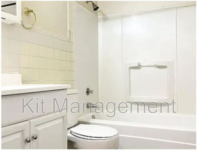 Building Photo - 1919 W Alexis Rd