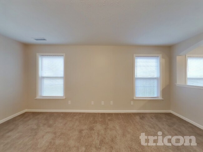 Foto del edificio - 3338 Deerbrook Dr