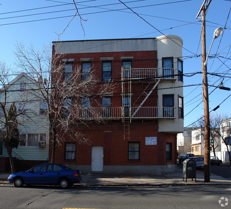 Foto del edificio - 125 Avenue E