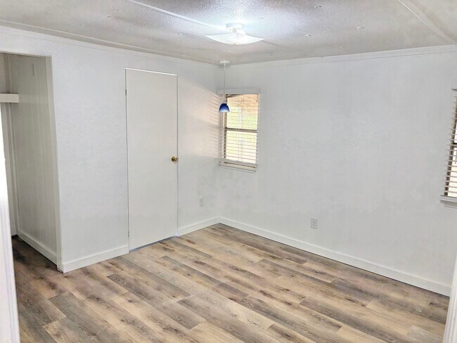 Foto del edificio - 2709 Deep Forest Cir