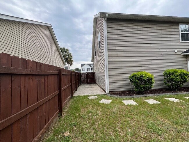 Building Photo - 570 Batty Way
