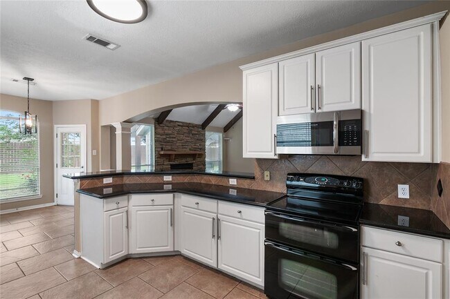 Foto del edificio - 23106 Willow Canyon Dr