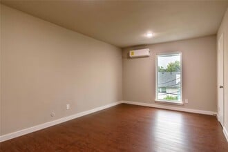 Building Photo - 11927 Beechnut St