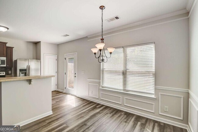 Foto del edificio - 544 Oakside Pl