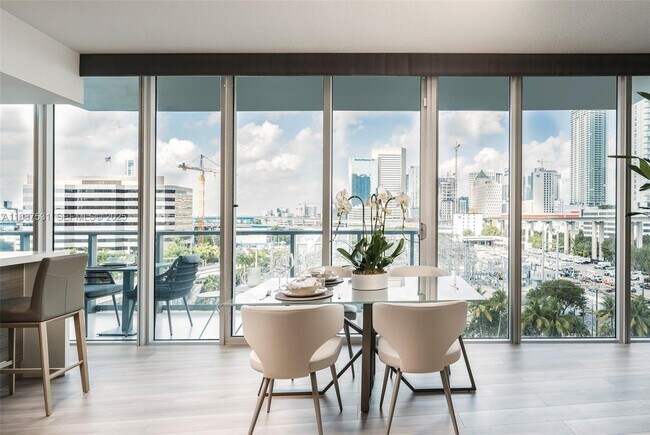 Foto del edificio - 185 SW 7th St