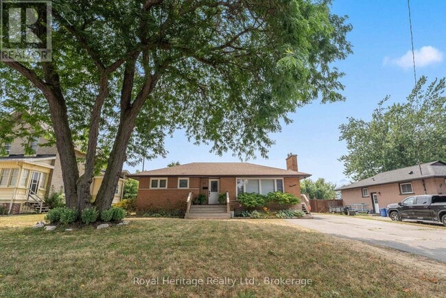Building Photo - 19 Kawartha Dr