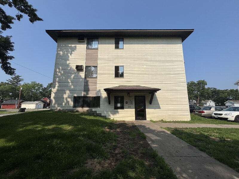 Foto principal - 527 8th Ave S