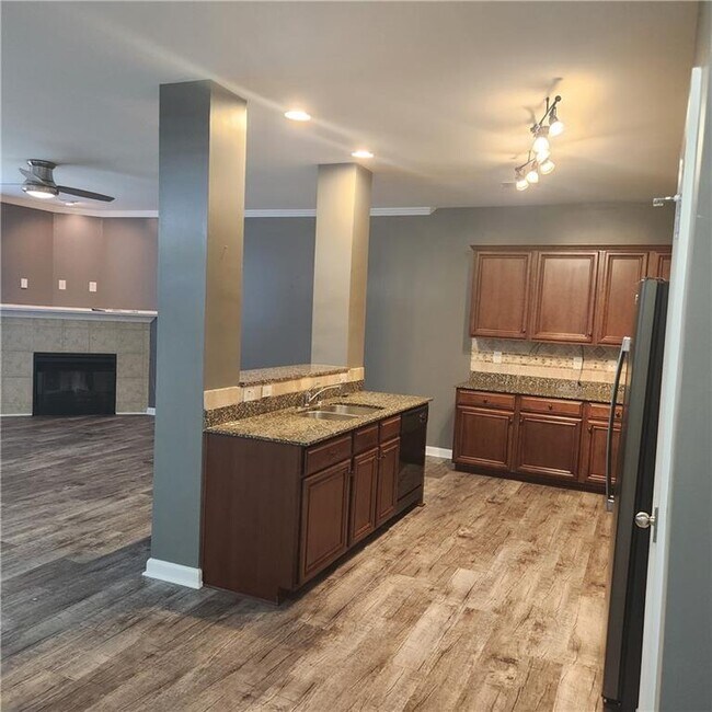 Building Photo - 1557 Reel Lake Dr SW