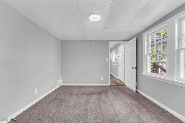 Building Photo - 8517 Bancroft Ave