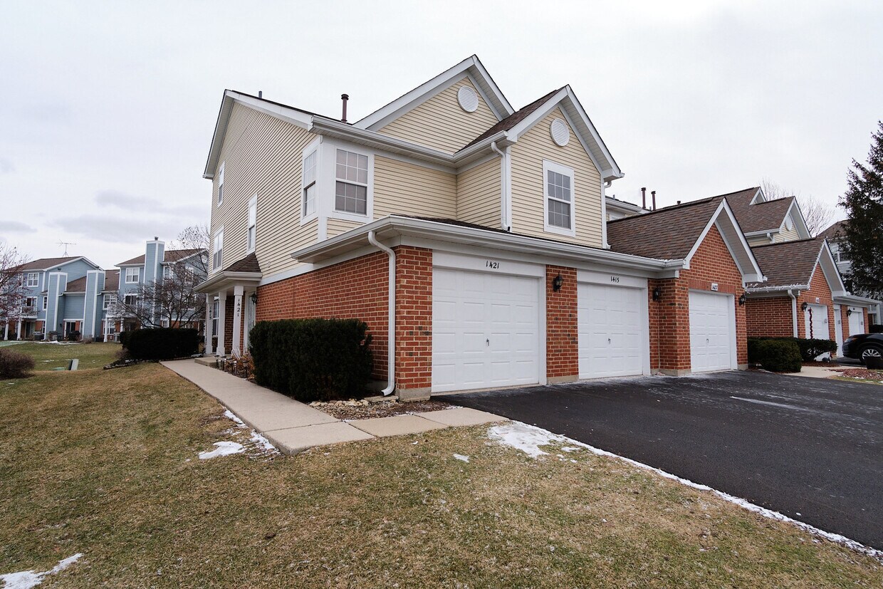 1421 Winfield Way, Roselle, IL 60172 Townhome Rentals in Roselle IL