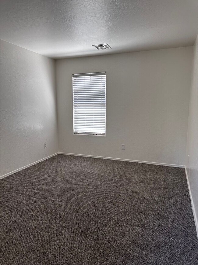 Foto del edificio - 3 bedroom home in a gated community
