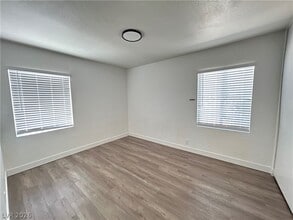 Building Photo - 1711 Santa Paula Dr