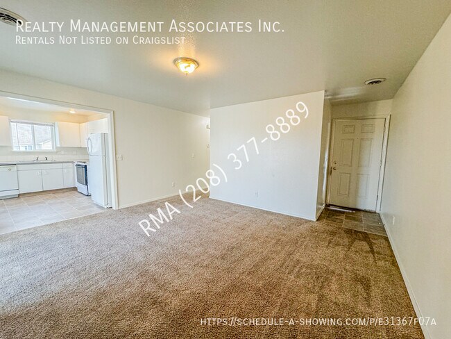 Building Photo - Quality 3 Bedroom Apartment Near Downtown ...