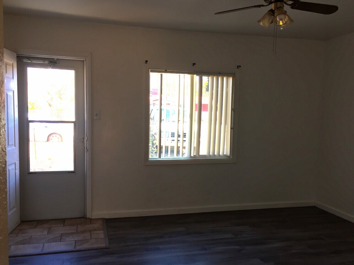 Foto principal - 519 S. Ash St.