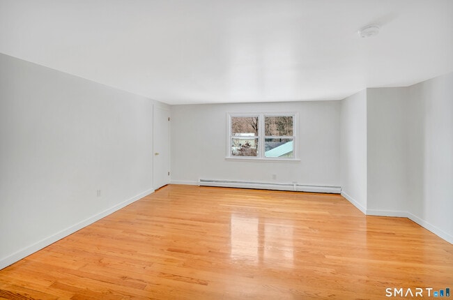 Foto del edificio - 56 N Main St