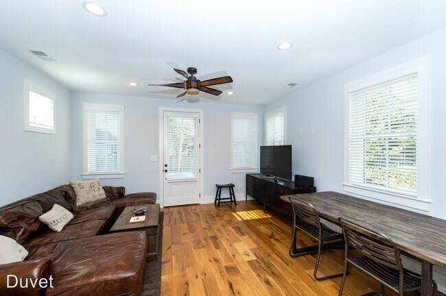 Building Photo - 4 br, 3.5 bath House - 4 F Street