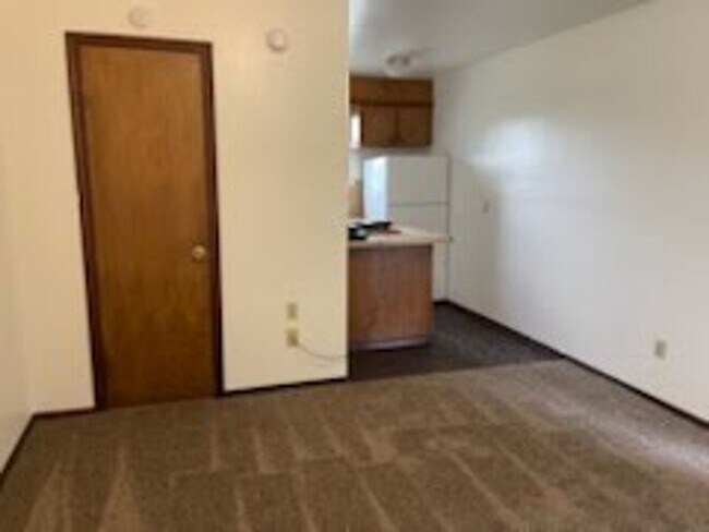 Building Photo - COZY EFFICIENCY APARTMENT OUTSIDE OF TOWN!!!