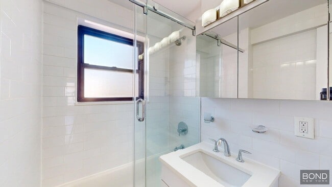 Foto del edificio - 145 E 16th St