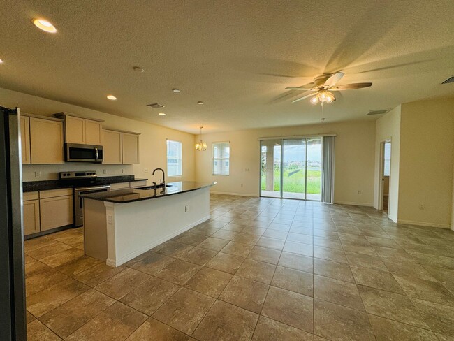 Building Photo - Gorgeous 4 bedroom, 2.5 bathroom HOME in W...