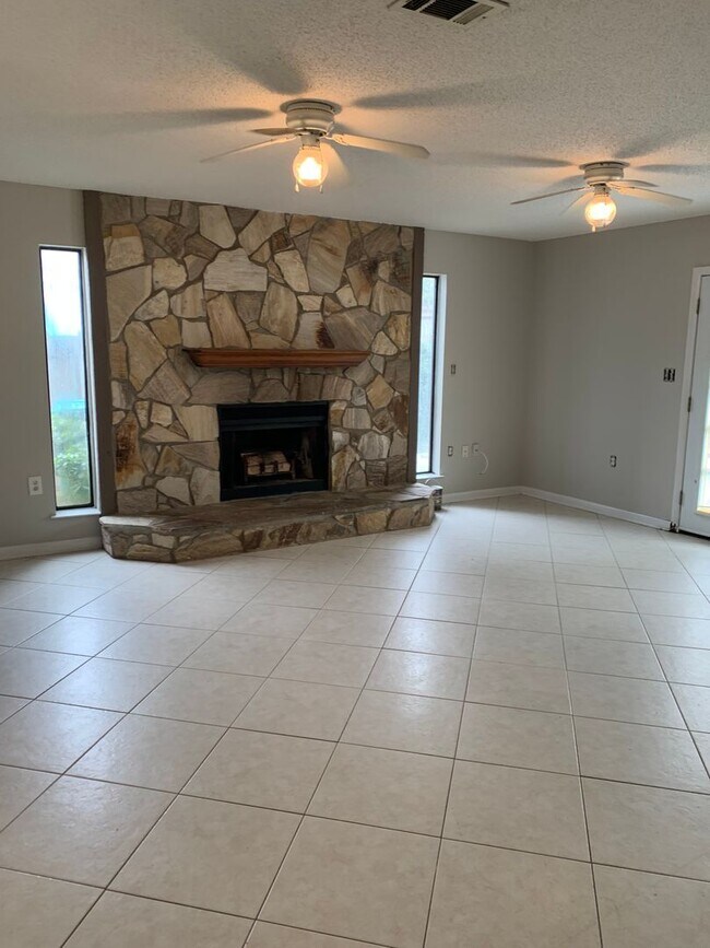 Building Photo - 334 Harris Street Mary Esther, FL 32569