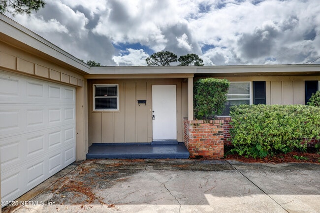 Building Photo - 803 Barbados Rd