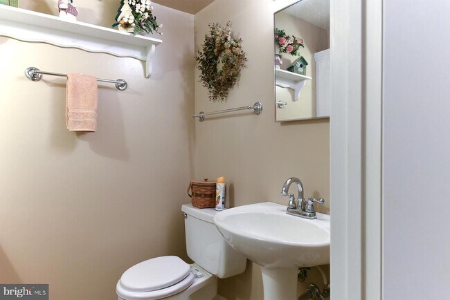 Building Photo - 1631 Edgewood Pl