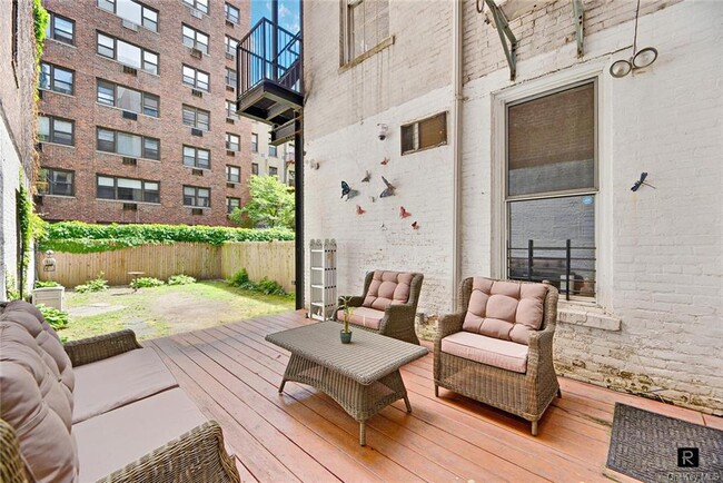 Building Photo - 321 E 53rd St