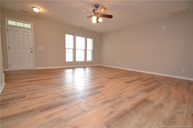 Building Photo - 600 Walnut Woods Dr