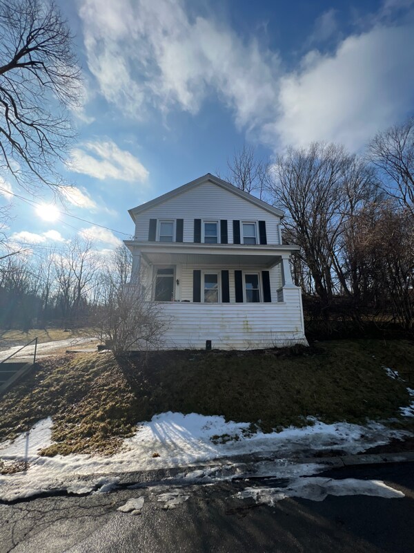 42 Grant Ave Unit 2nd, Troy, NY 12180 Apartment for Rent in Troy, NY