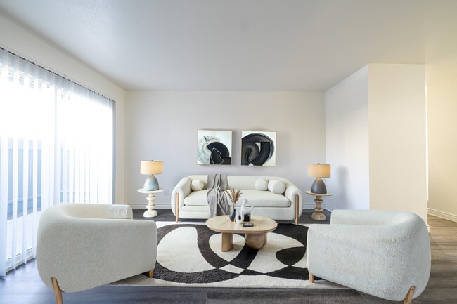 Building Photo - 343 Autumn Dr