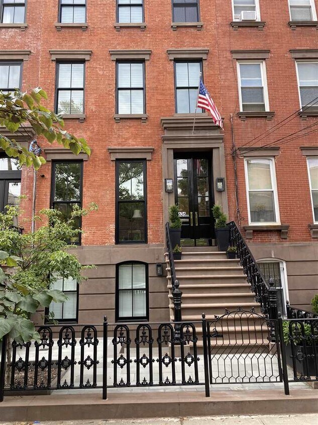Primary Photo - 626 Hudson St