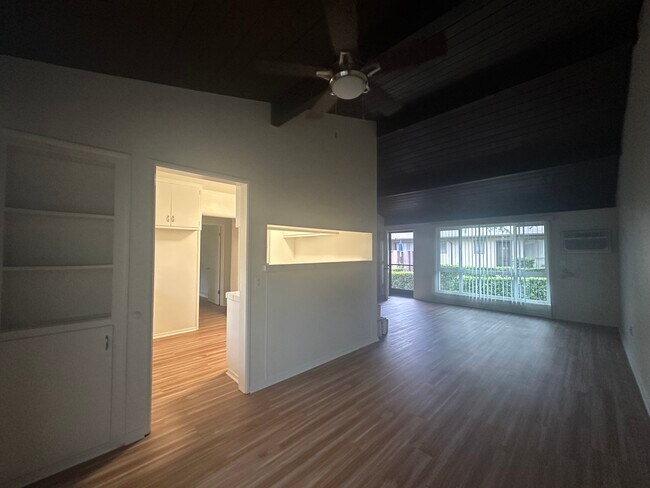 Foto del edificio - 10863-10881 Whipple St