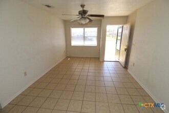 Building Photo - 203 W Bobwhite Ln