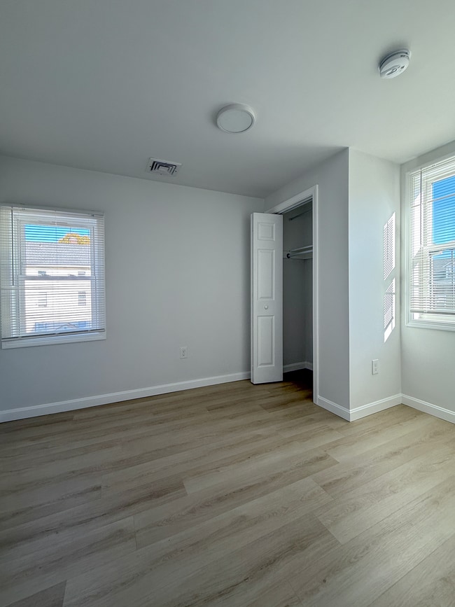 Building Photo - 39 Schofield St