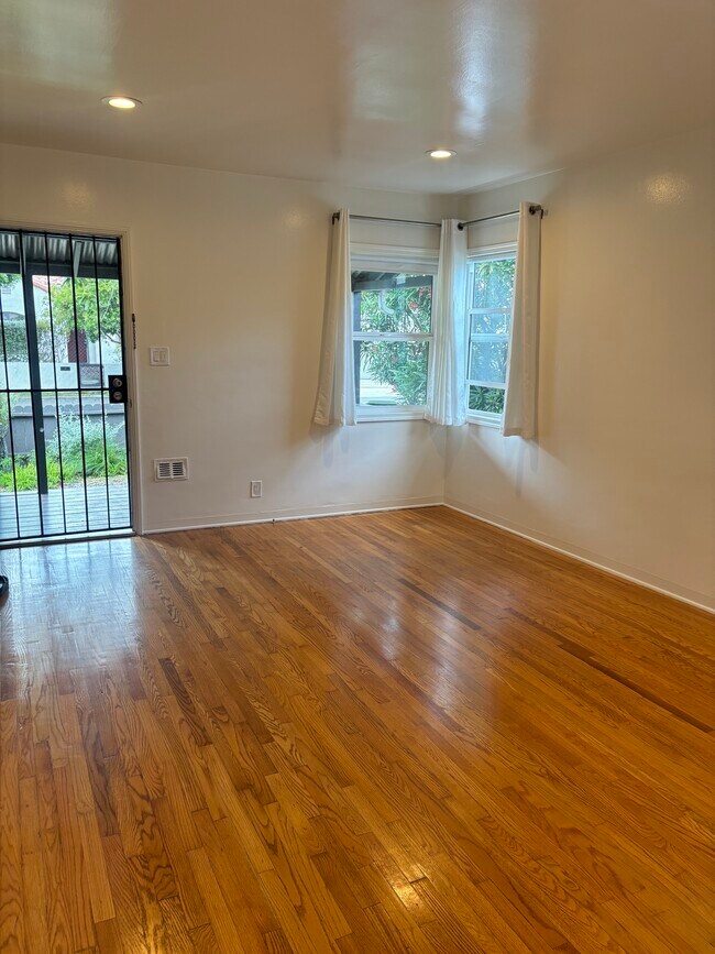 Foto del edificio - 1147 Van Buren Ave