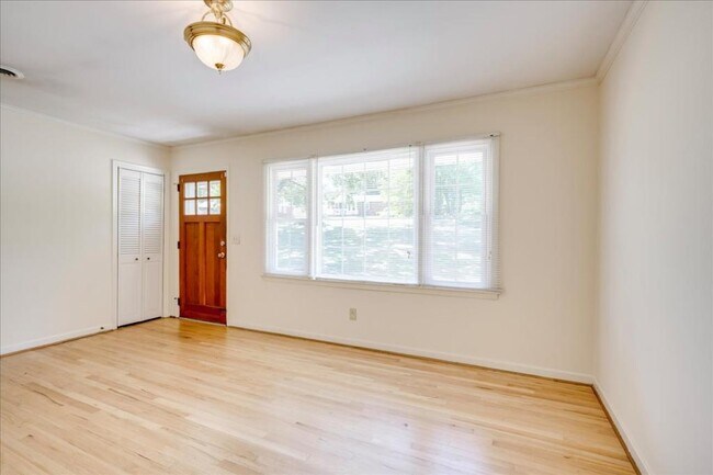 Foto del edificio - 552 Whitehead Dr