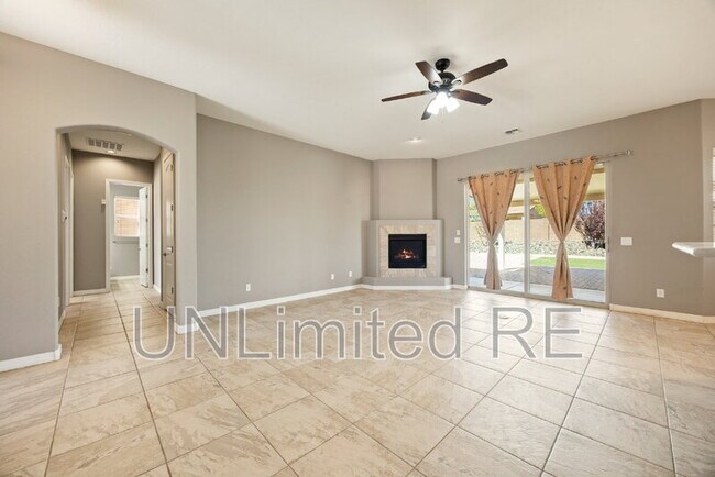 Foto del edificio - 6269 Livingston Loop