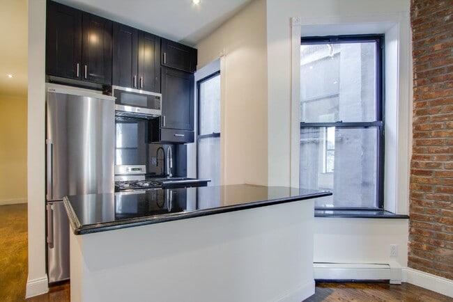Building Photo - 15 W 103rd St