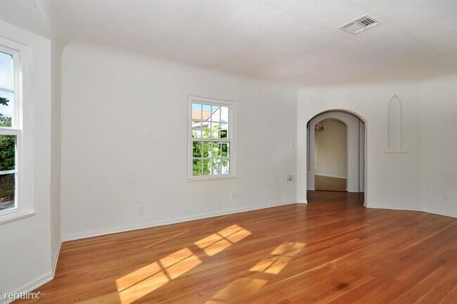 Building Photo - 4 br, 3 bath House - 2011 Minoru Dr